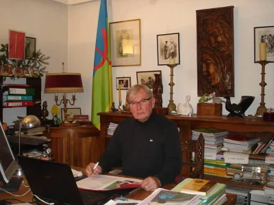 Julien Pescheur på sitt kontor.jpg