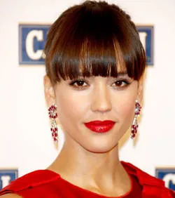 jessica-alba-porte-le-rouge-a-levres-rouge-a-merveille_149417_w250.jpg