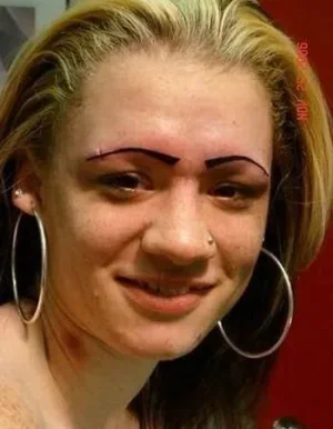 des-sourcils-bizarres_999553-M.jpg