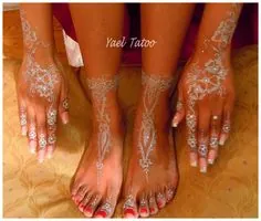tatoo henna main et pied.jpg