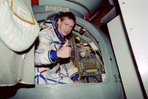 ESA_astronaut_Frank_De_Winne_in_the_Soyuz_simulator_during_training_at_Star_City_medium.jpg