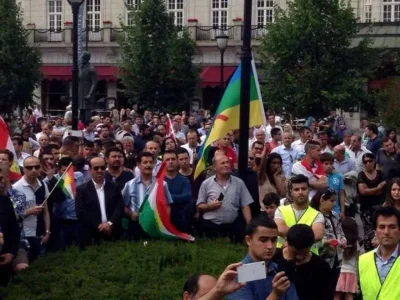 Geste de soutien au peuple frère kurde...quelque part dans le monde..jpg