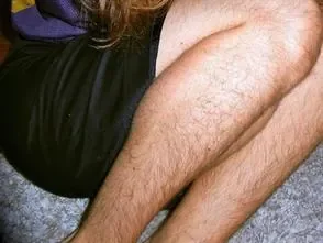 Mesdames-oserez-vous-la-jambe-tres-poilue_exact294x221_l.jpg