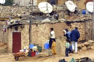 h_9_ill_784277_slum.jpg