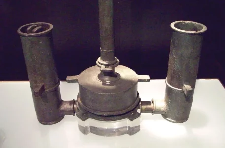 1024px-Bomba_hidr%C3%A1ulica_romana_%28M.A.N._Inv.1936-39-1%29_01.jpg