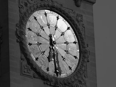 Horloge-Ph.-manannan_alias_fanch-via-Flickr-CC-BY-2.0.jpg
