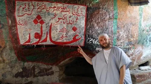 entree-bas-grotte-thawr.jpg
