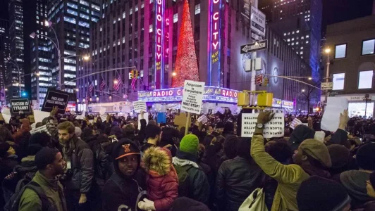 2014-12-04T050530Z_1492727410_GM1EAC4108001_RTRMADP_3_USA-NEW-YORK-CHOKEHOLD_0.JPG