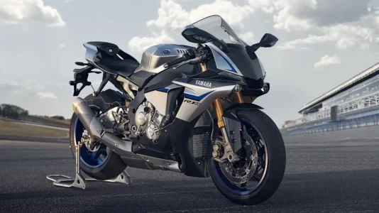 2015-Yamaha-YZF1000R1SPL-EU-Silver-Blu-Carbon-Static-001.jpg