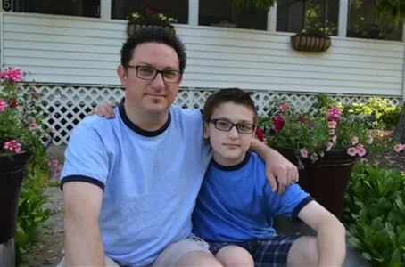 parent-lookalike-glasses.jpg