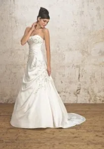 captivating-robe-de-la-mariee-pronuptia-collection-ete-2009.jpg
