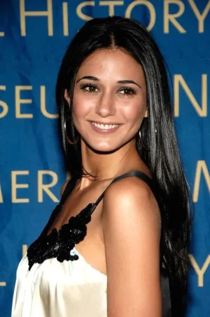 emmanuelle_chriqui_museum_winter_dance_3_0_0_0x0_606x912.jpg