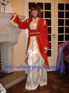 Caftan-en-brocart-et-son-manteau-de-velour-sfifa-et-broderie-en-skalli.jpg